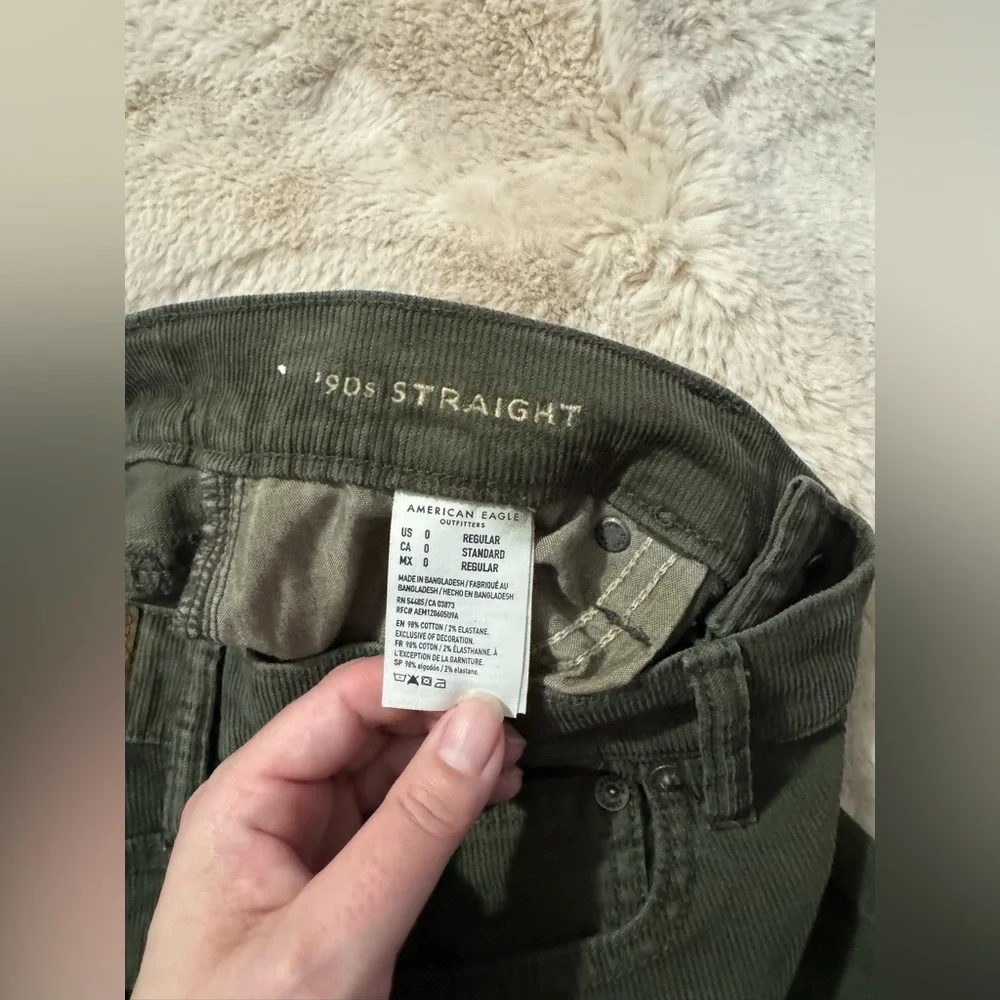 American Eagle 90’s straight corduroys. Size 0 - Picture 8 of 9